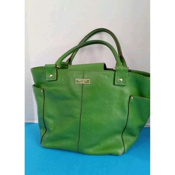 Vibrant Green Leather Tote Bag with Side Pocket Gold Hardware Structured Handbag - Picture 6 of 7